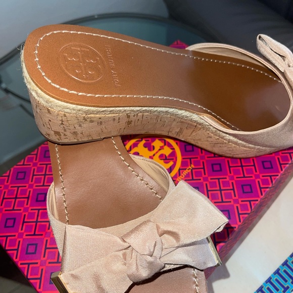 TORY BURCH / PENNY GROSGRAIN CORK WEDGE SLIDES - Picture 2 of 4